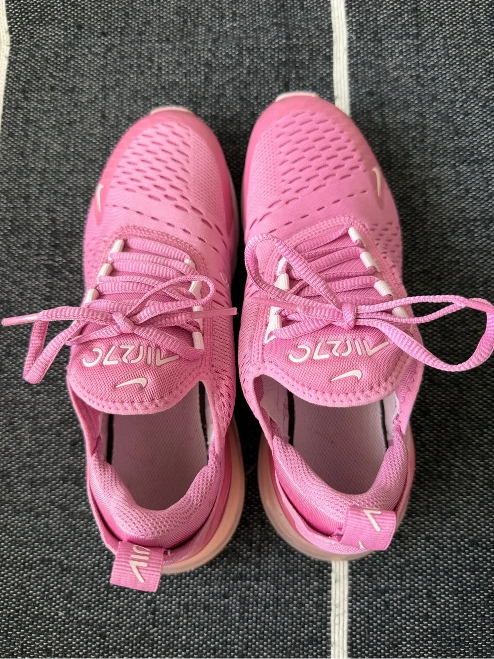 Nike AirMax 270 BIG KID 5.5 which is a women’s 6.6/7 runs narrow EUC